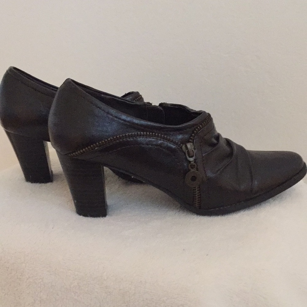 EUC Dressbarn Dark Brown Faux Leather Ankle Booties | Size 8.5